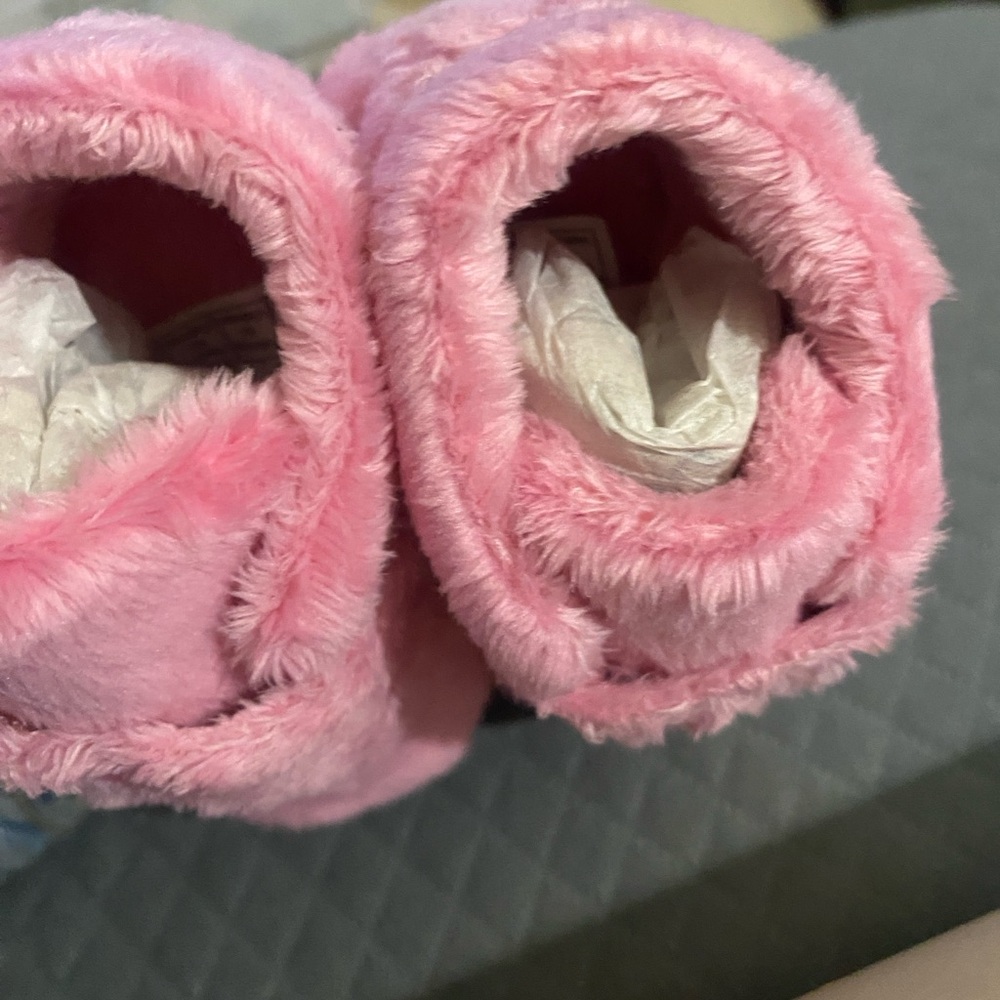 Pink uggs for baby - Picture 8 of 11